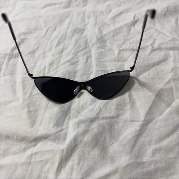 Simply Vera by Vera Wang Black Cat Eye Sunglasses - Picture 9 of 10